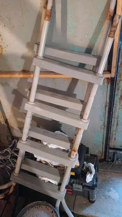 Для басейну драбинка, відпочинок, басейн