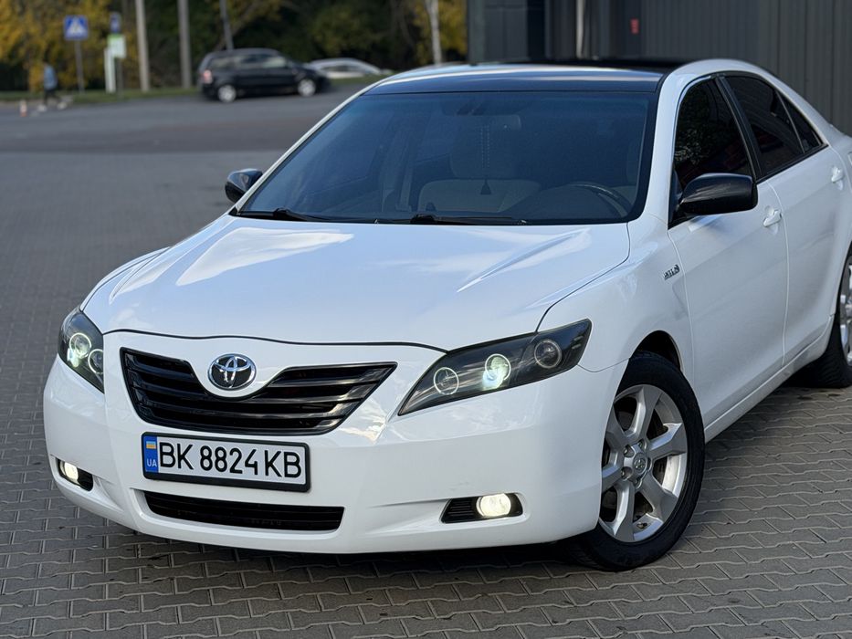Продам Toyota Camry гібрид