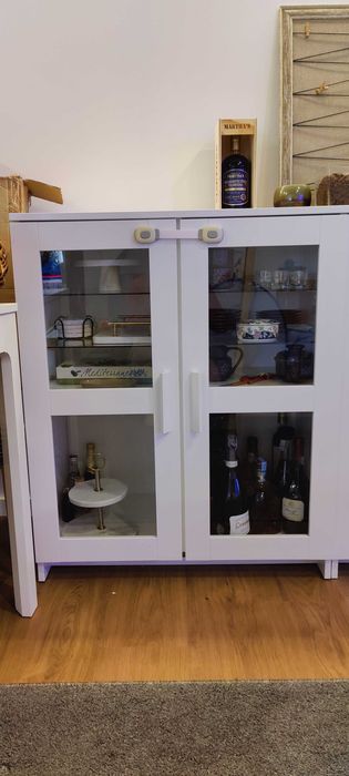 2 Aparadores de vidro e branco ikea