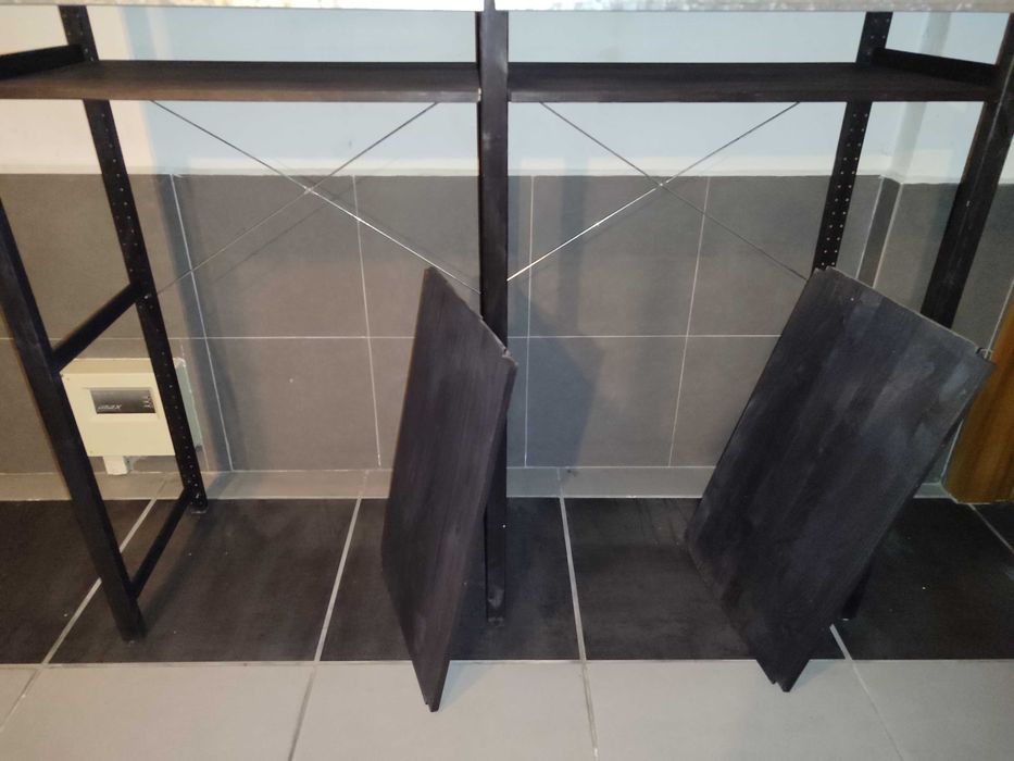 Móvel estante em pinho tratado - preto