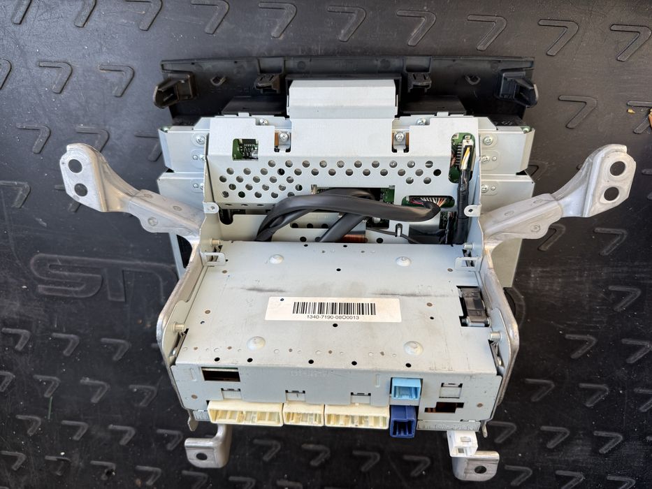 Штатная магнитола Toyota Land Cruiser 200 LC200 оригинал 86111-60470