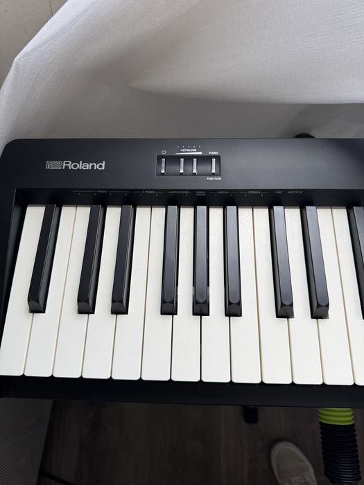 Piano Roland FP-10