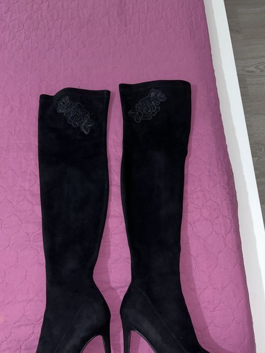 Botas pretas cano alto