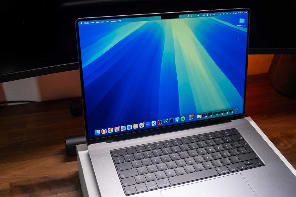 MacBook Pro 16" M1 Pro – 16GB RAM / 512GB SSD - COMO NOVO