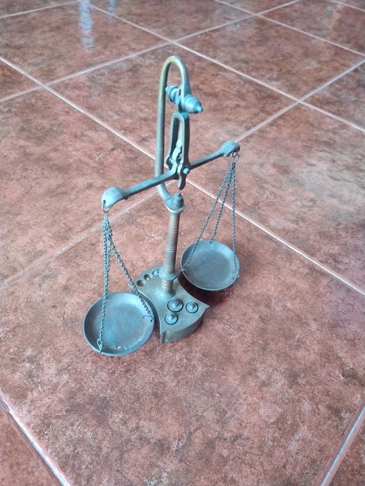 Balança.       .