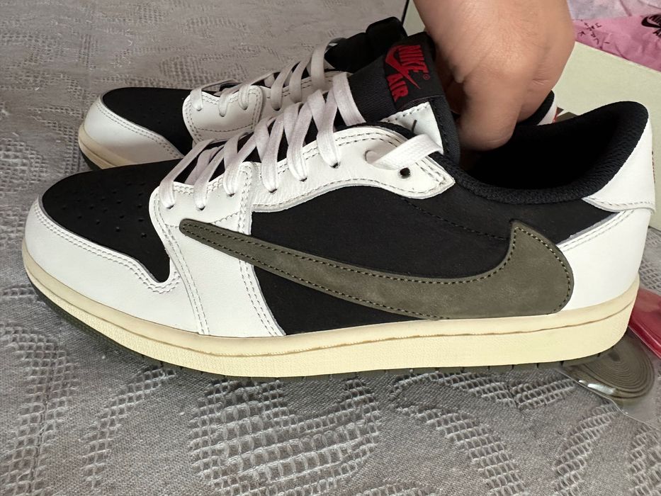 Travis Scott Olive