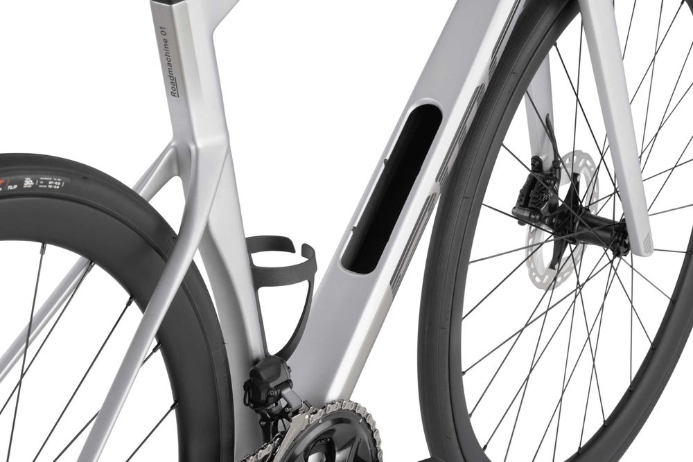 Nowy BMC Roadmachine 01 Four Ultegra Di2 2x12