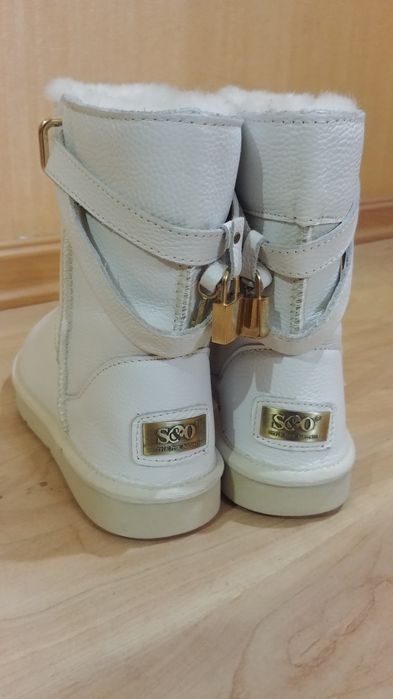 Продам новые угги. Размер W8, стелька -24,5-25см