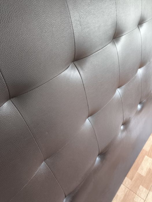 Cabeceira de cama preta