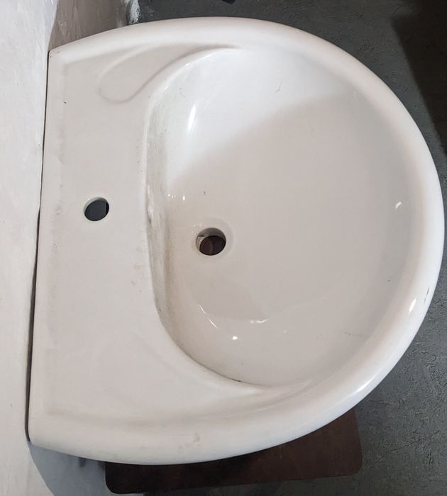 Umywalka LAUFEN porcelana  wisząca z półpostumentem