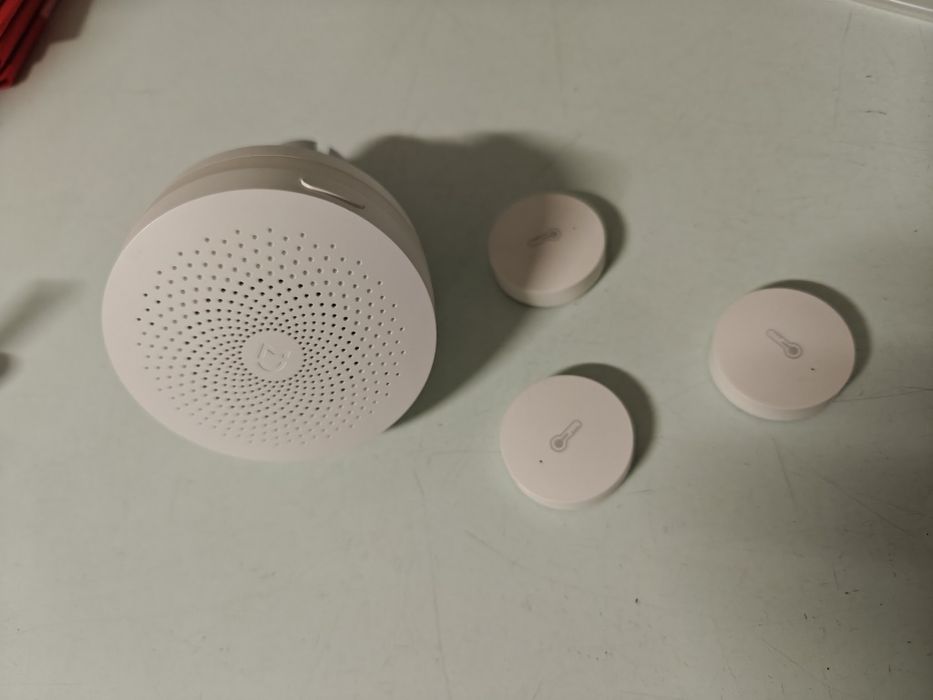 Hub Xiaomi + 4 sensores Zigbee temperatura e humidade.