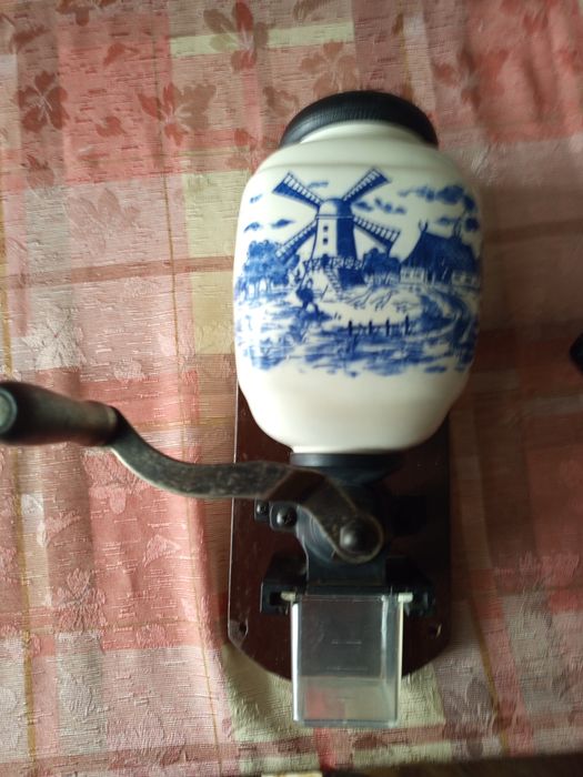 Кофемолка порцелянова  600 гр