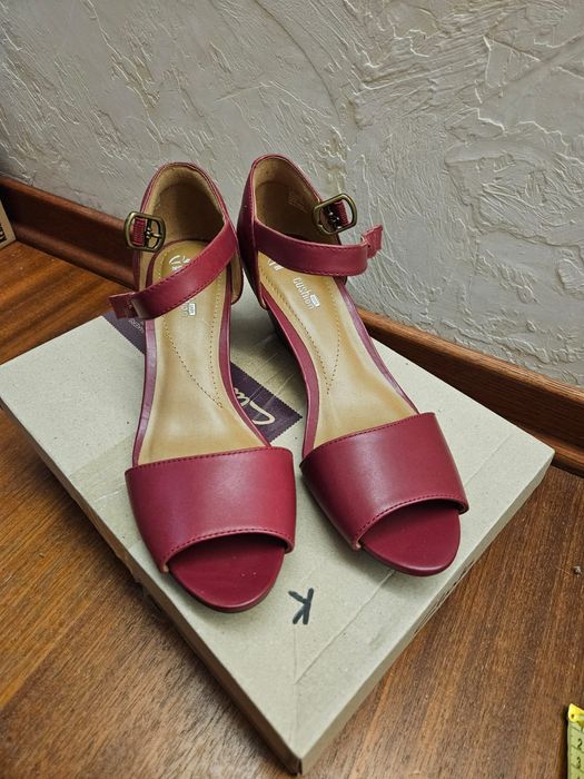 Босоніжки туфлі Clark's нові0