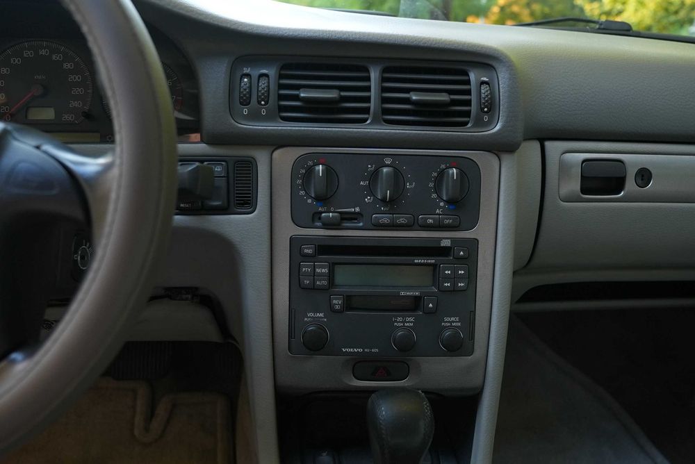 Volvo c70 1 покоління