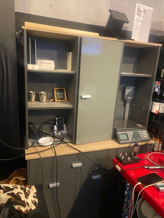 Armario alto para sala