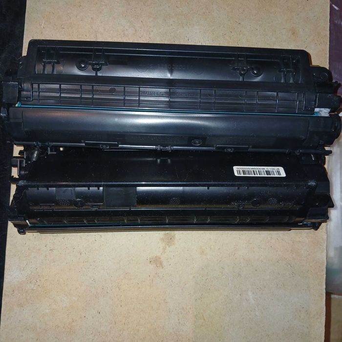 2 картриджа для принтера.