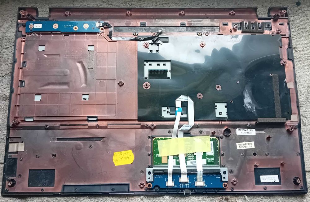 Novatech/ CLEVO 17.3  E173569  W13505T