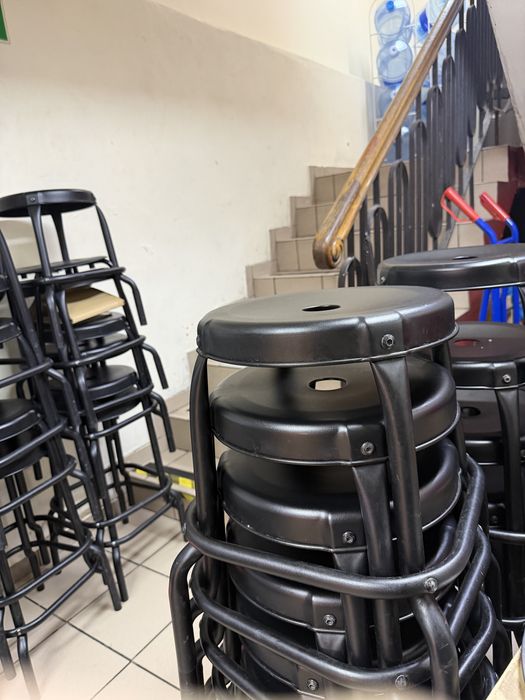 Stołki metalowe . Wysokie i niskie