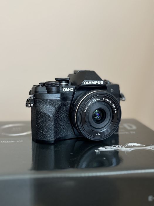 Olympus  E-M10 Mark IV