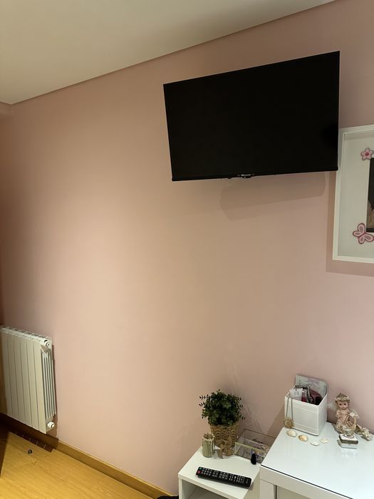 TV quarto ou sala pequena Tdsystems moderna nova