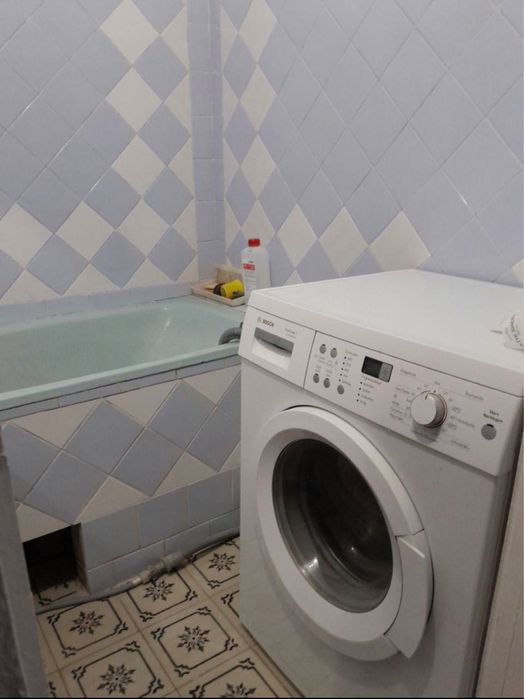 Здається 3 кімнатна квартира в центрі міста .