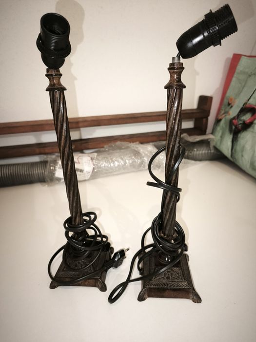 Par de Candeeiros de Mesa em Ferro Trabalhado / Estilo Salomónico