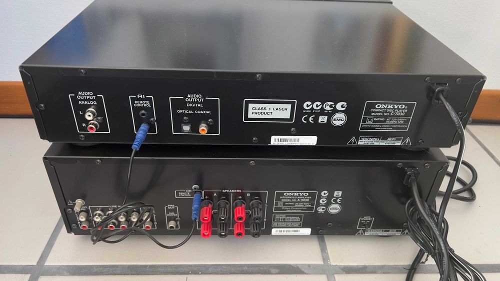 Onkyo leitor CD C 7030 e Onkyo amplificador A 9030 = a novos