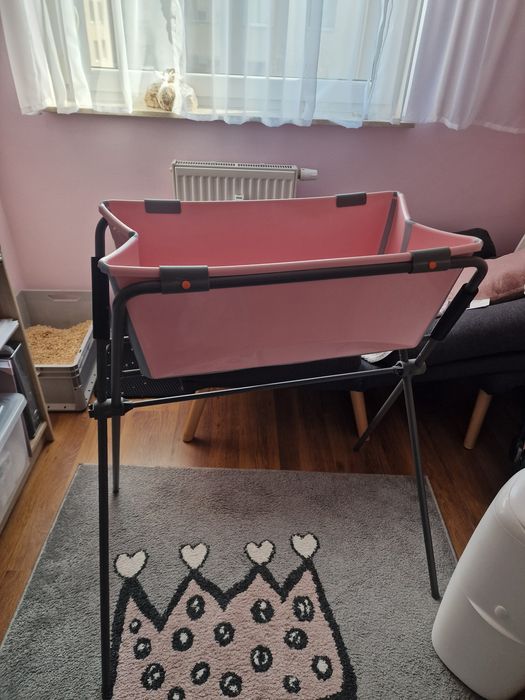 Wanienka stokke ze stelażem różowa