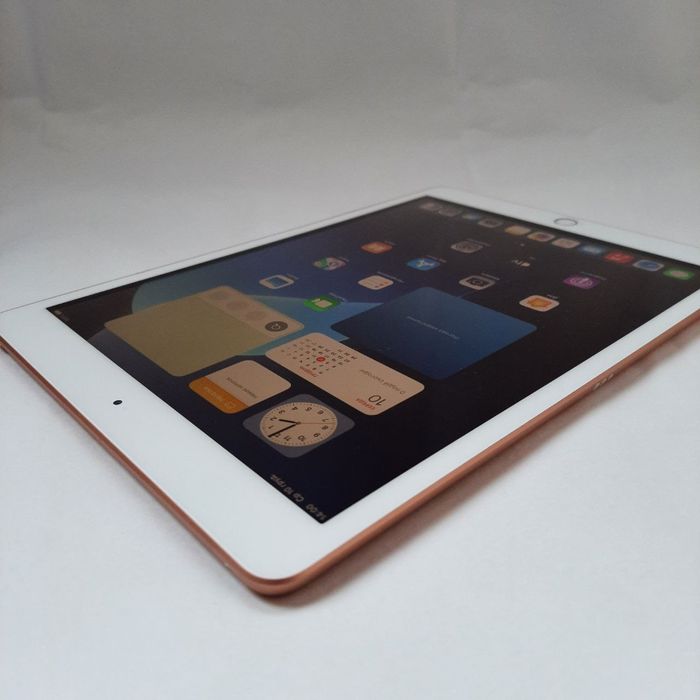 iPad 8 32GB wifi A2270 Gold цілий робочій подарунок!