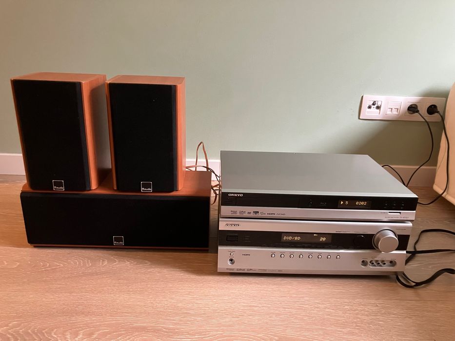 Amplituner Onkyo TX-SR507, odtwarzacz Blu-Ray DV-BD507 i głośniki