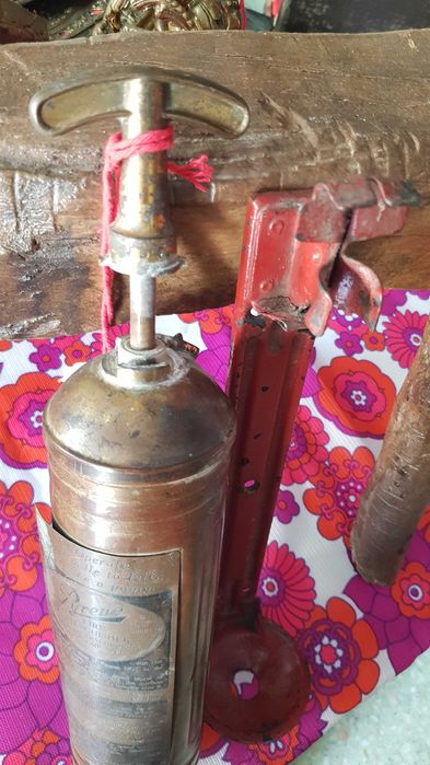 Extintor PYRENE em latão 1957 Vintage