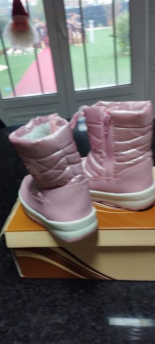 Botas com fecho do lado  tam. 26