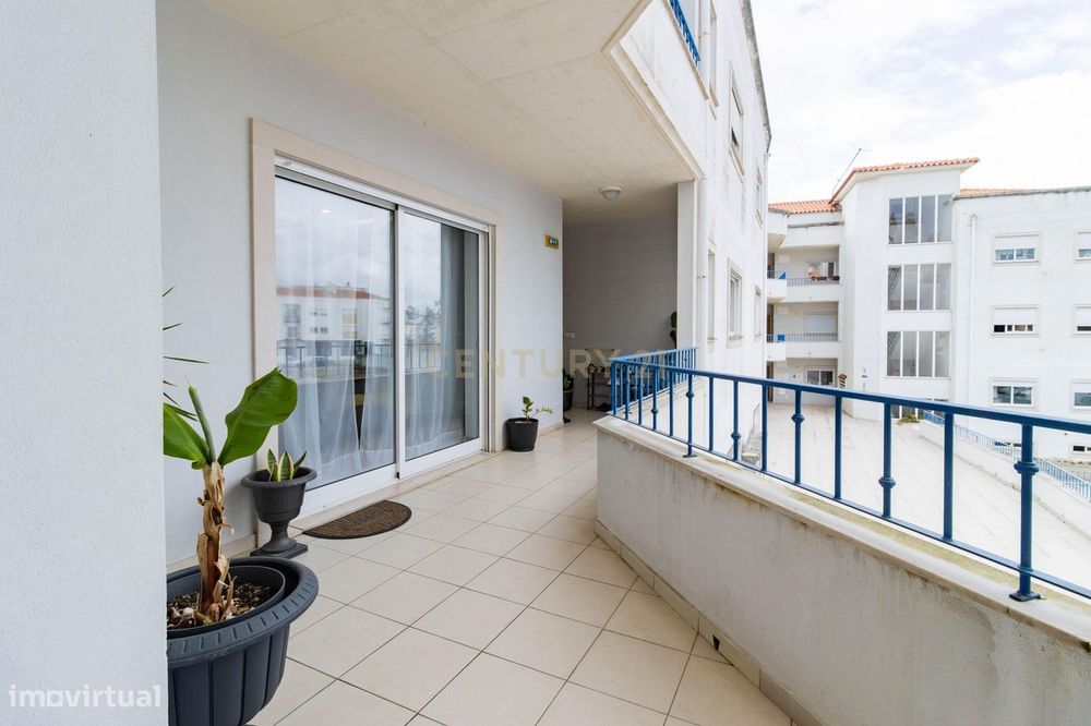 Apartamento T4 Excelentes Áreas — Marinha Grande, Leiria