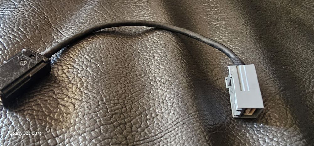 Adapter samochodowy dla uzyskania  portu USB w Honda, Toyota, Lexus, Subaru