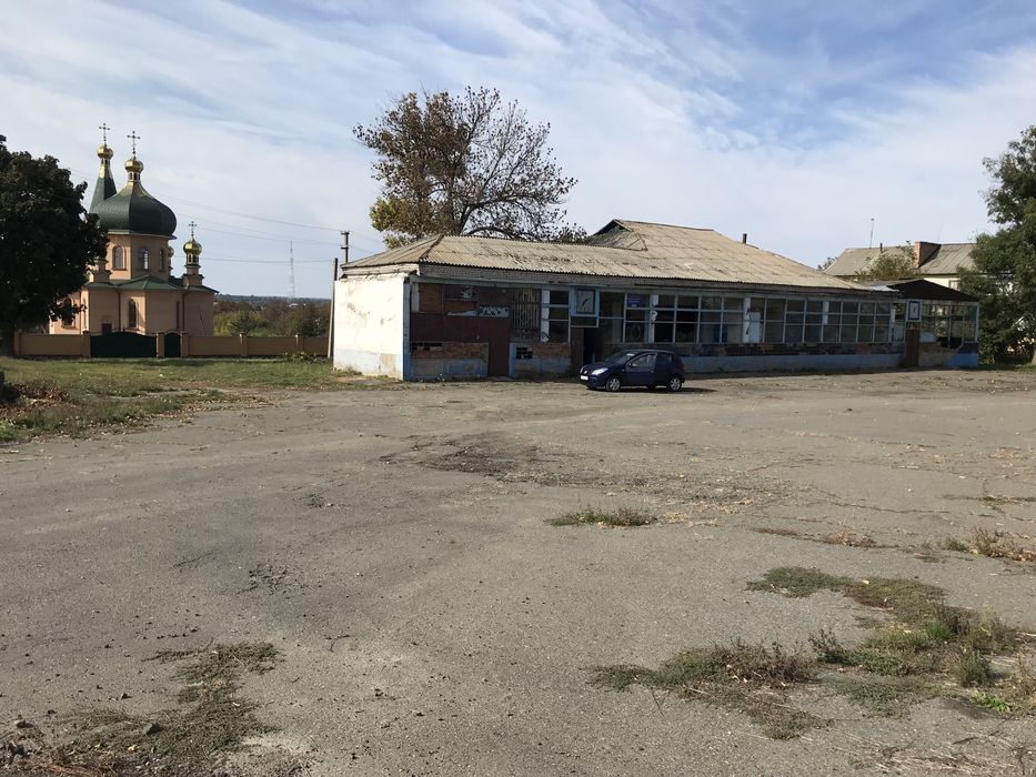 Продам приміщення і територія 0,35га.