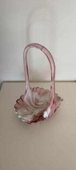 Cesta de vidro em bom estado