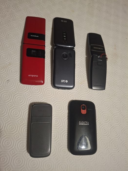 Conjunto de telemóveis
