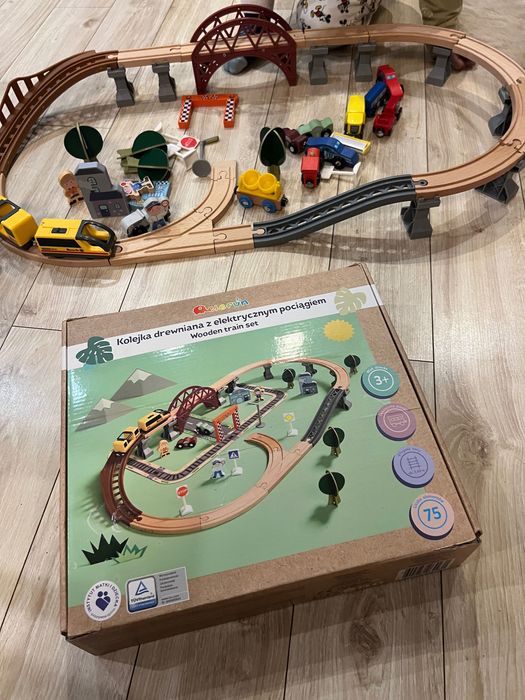 Kolejka drewniana z elektrycznym pociągiem Elefun