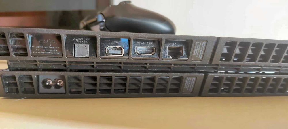 Sony PlayStation PS4 500GB CUH-1216A