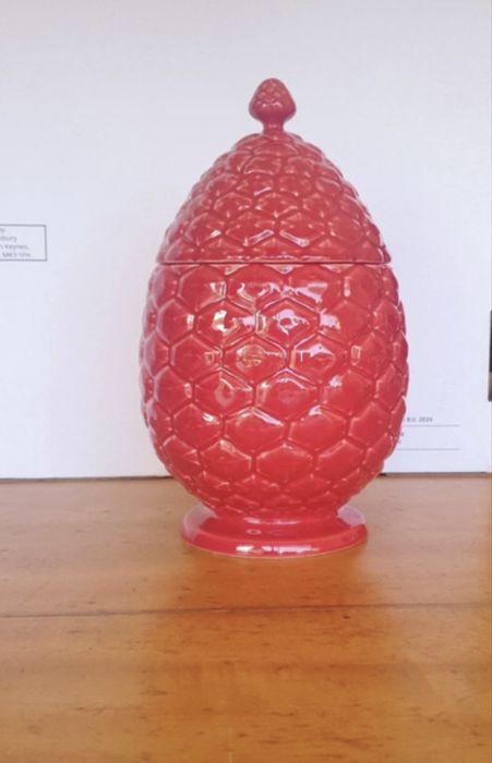 Pinha encarnada em loiça Bordallo Pinheiro