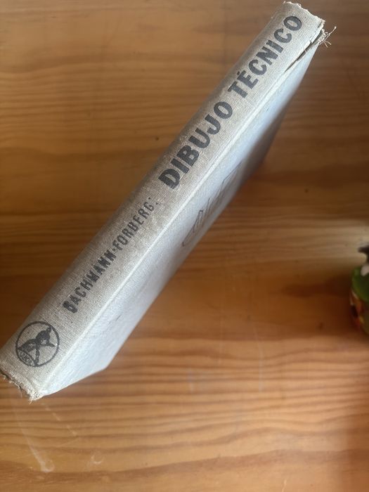 Livro antigo desenho técnico de máquinas.