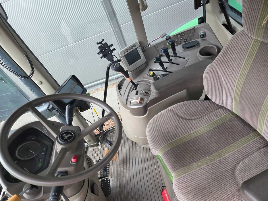 John deere 6330 premium.  Tylko 5600h