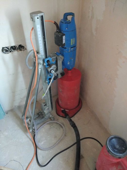 Алмазное сверление отверстий под вытяжку и коммуникации. Резка бетона.