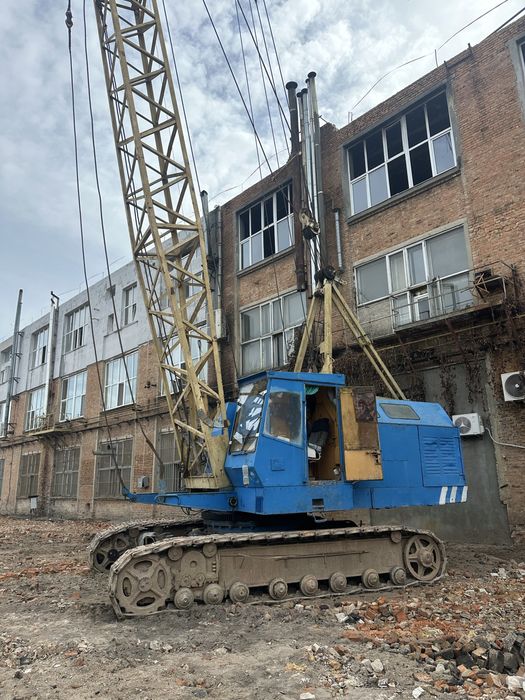 Пррдам гусеничний кран МКГ-25БР