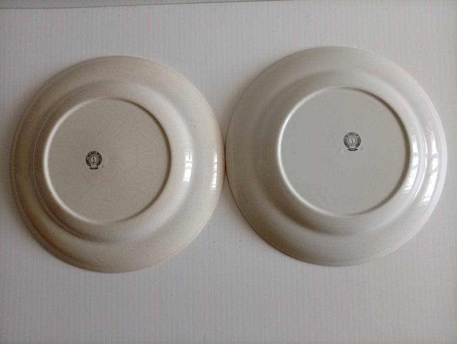 Pratos rasos da Fábrica de Louças de Sacavém