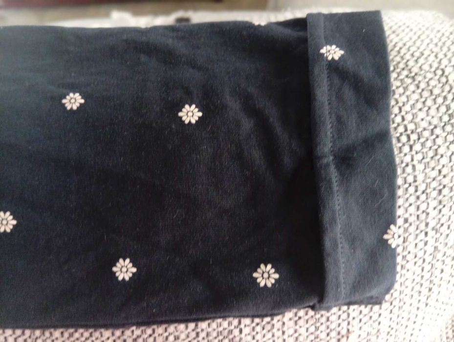 Camisa de dormir azul escuro e branco, com bolso