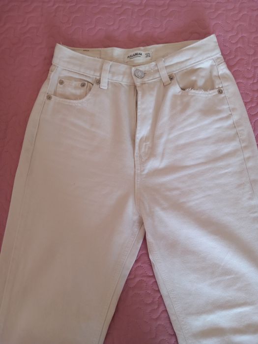 Calças brancas da PULL&BEAR
