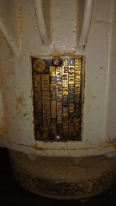 Станок вертикально-фрезерний по дереву з кареткою