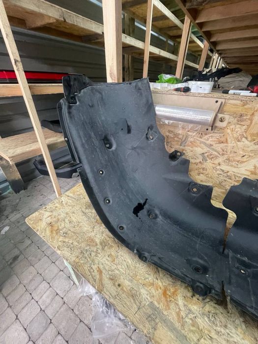 Задній пікрилок Rivian