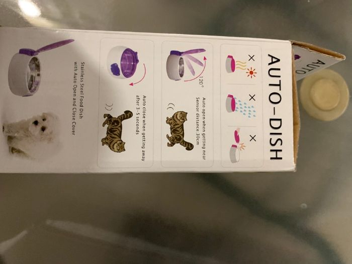 Miska dla psa otwierana na czujnik zbliżania się.